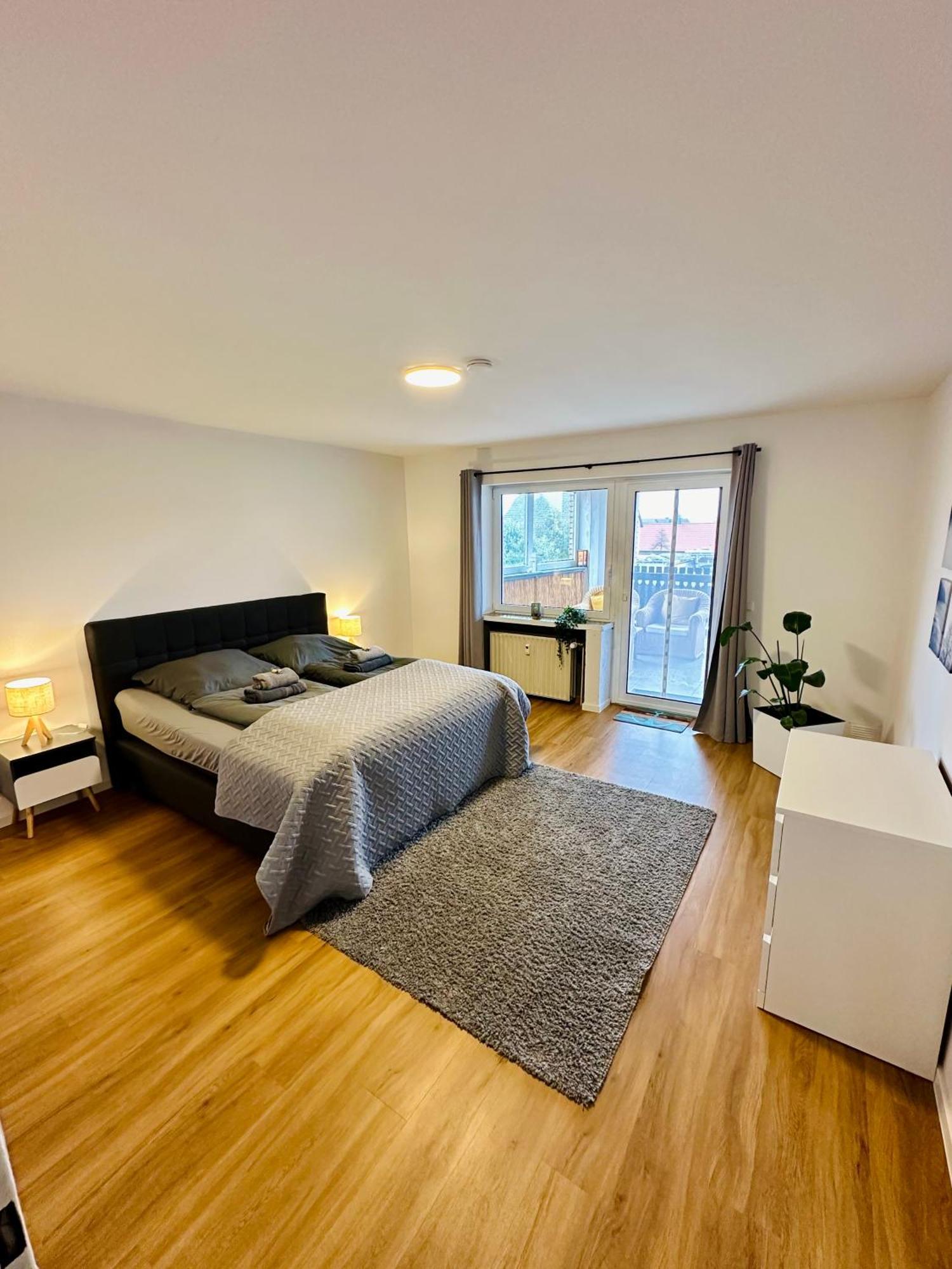 Traumhafte 115 Qm Ferienwohnung Am Steinhuder Meer, Ruhig, Komfortabel, Loggia, Parkplatz, Wifi Wunstorf Dış mekan fotoğraf