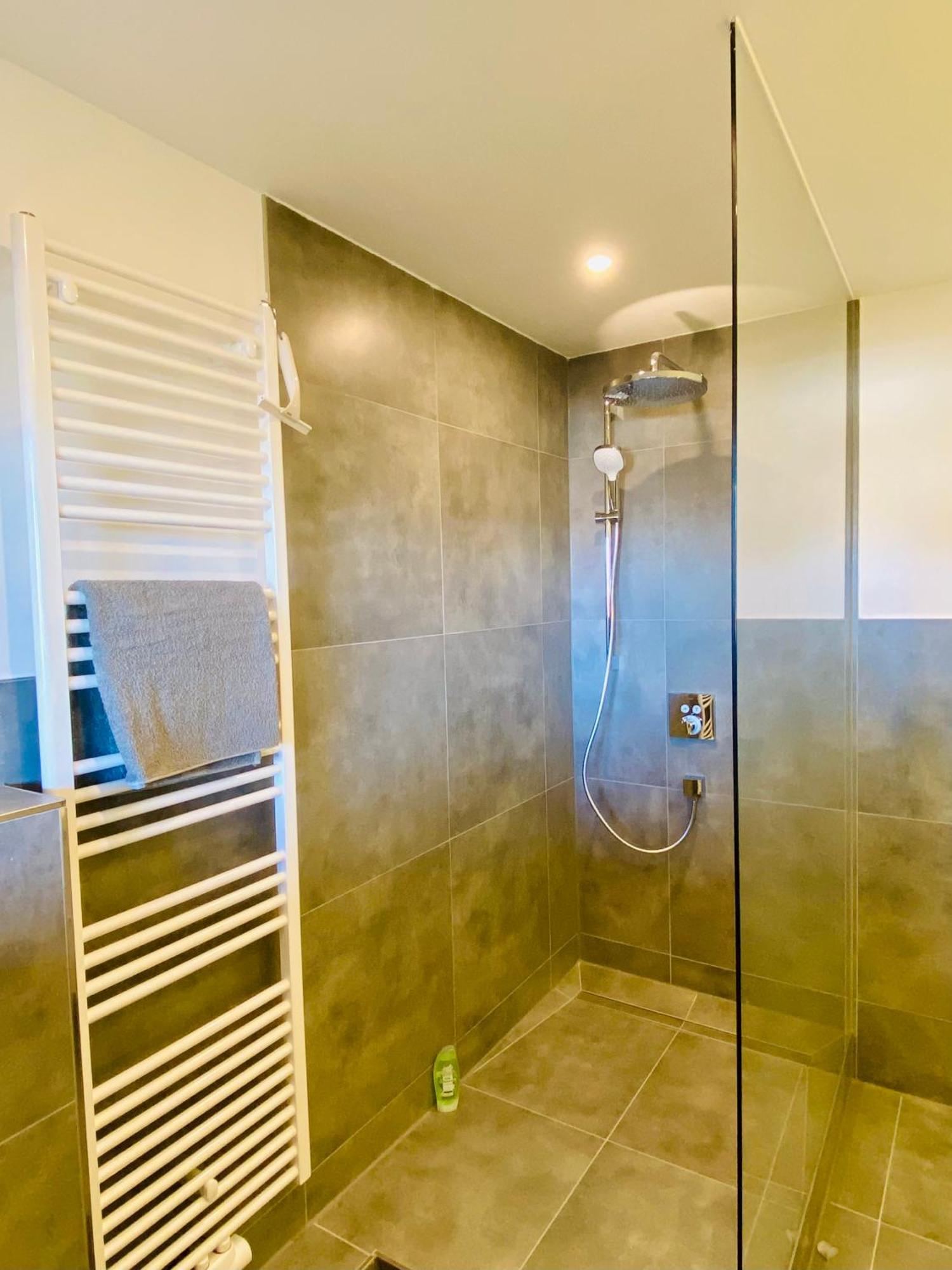 Traumhafte 115 Qm Ferienwohnung Am Steinhuder Meer, Ruhig, Komfortabel, Loggia, Parkplatz, Wifi Wunstorf Dış mekan fotoğraf
